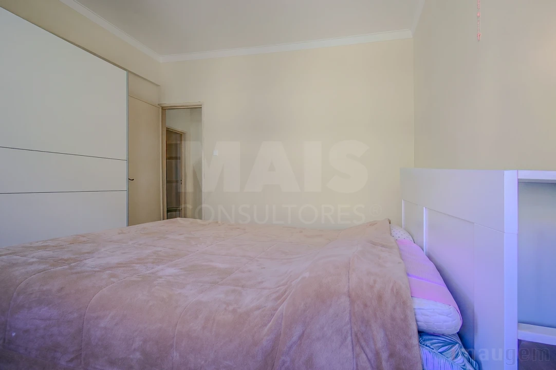 Apartamento T2 para Venda em Póvoa de Santo Adrião e Olival Basto Foto 9