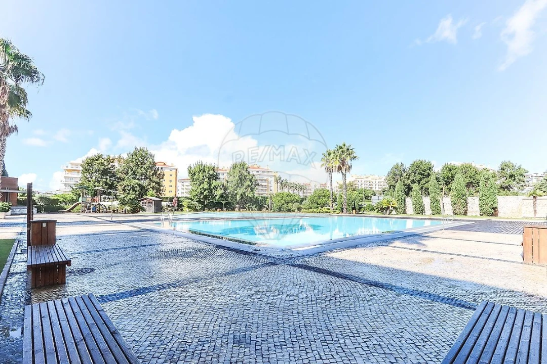 Apartamento T1 para Venda em Carcavelos e Parede Foto 16