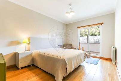 Apartamento T1 para Venda em Carcavelos e Parede