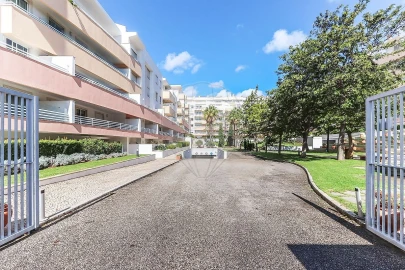 Apartamento T1 para Venda em Carcavelos e Parede