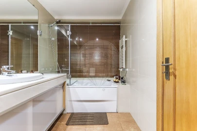 Apartamento T1 para Venda em Carcavelos e Parede
