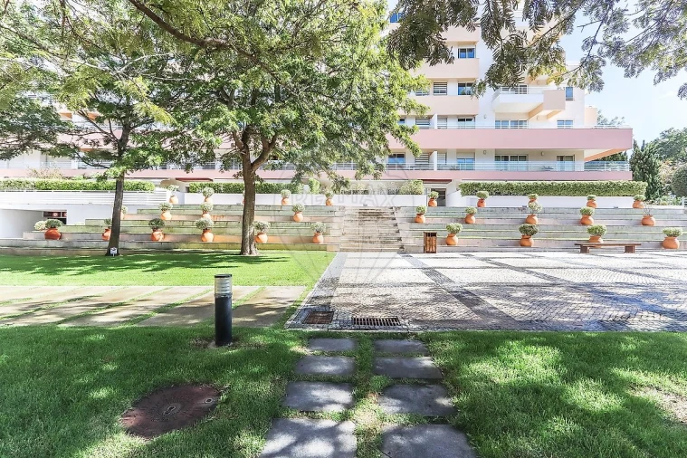 Apartamento T1 para Venda em Carcavelos e Parede Foto 4