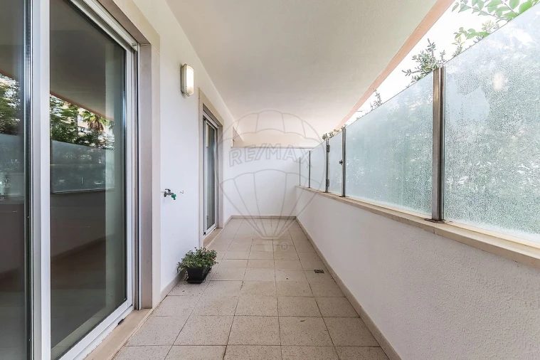 Apartamento T1 para Venda em Carcavelos e Parede Foto 8