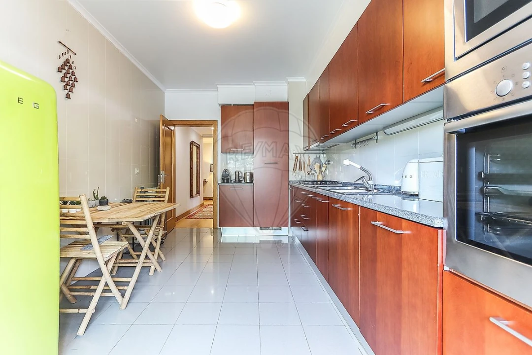 Apartamento T1 para Venda em Carcavelos e Parede Foto 3