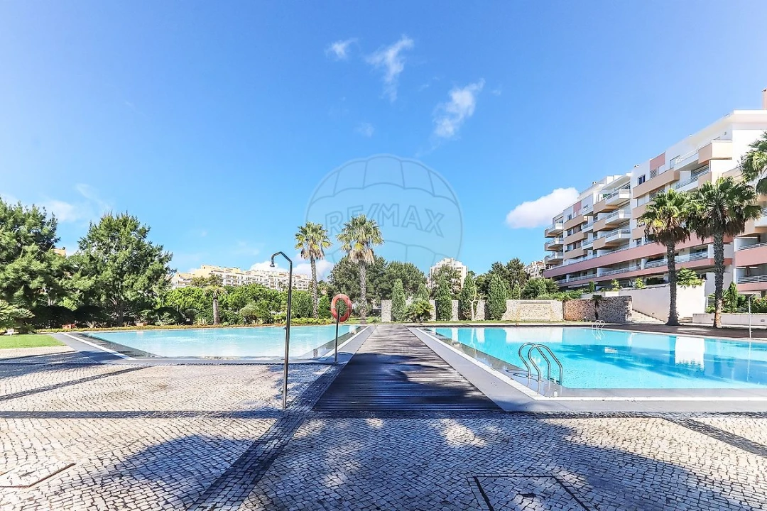 Apartamento T1 para Venda em Carcavelos e Parede Foto 17