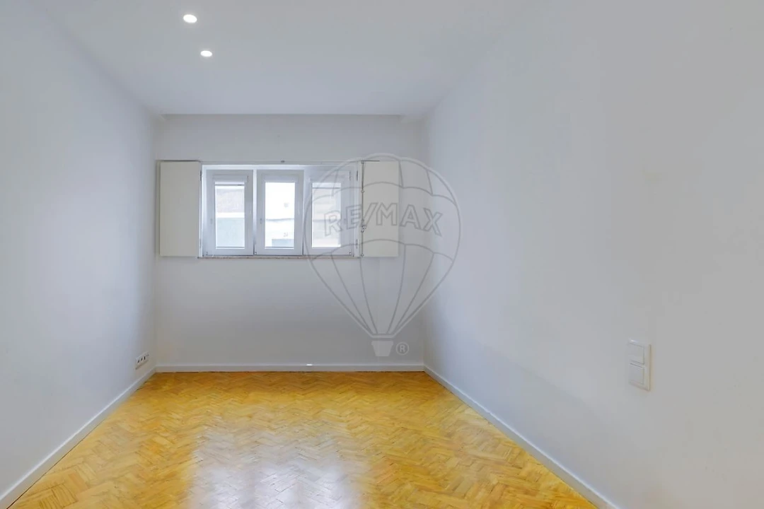Apartamento T2 para Venda em Santo António Foto 12