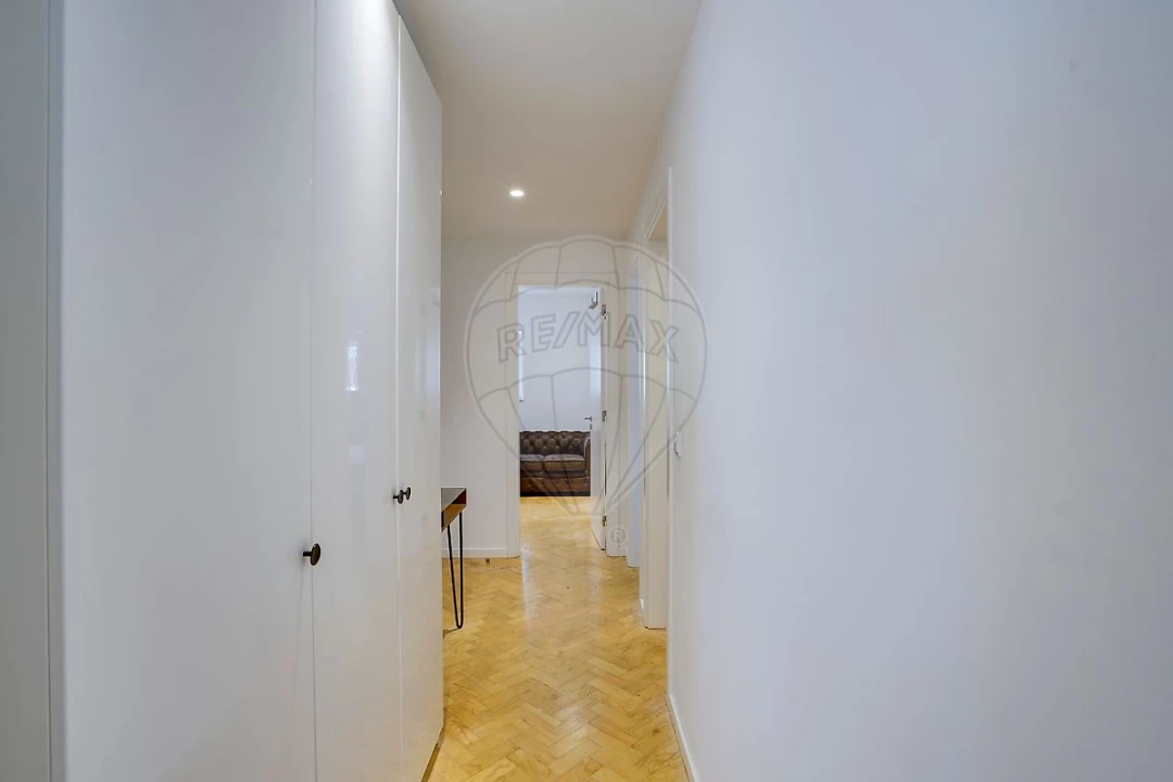 Apartamento T2 para Venda em Santo António Foto 9