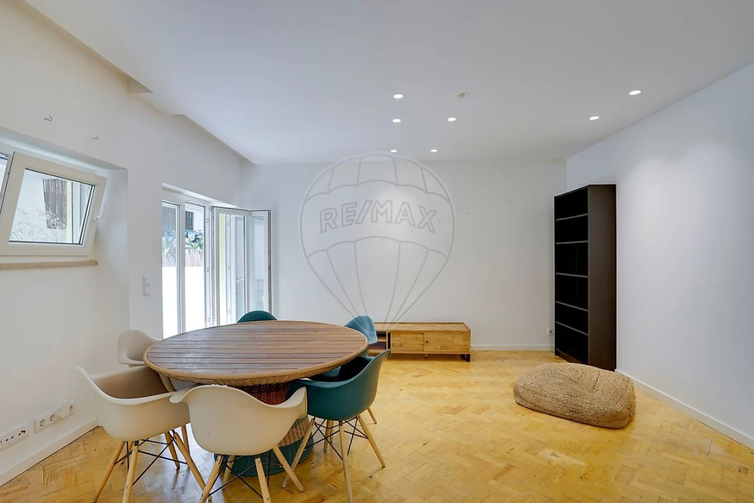 Apartamento T2 para Venda em Santo António Foto 1