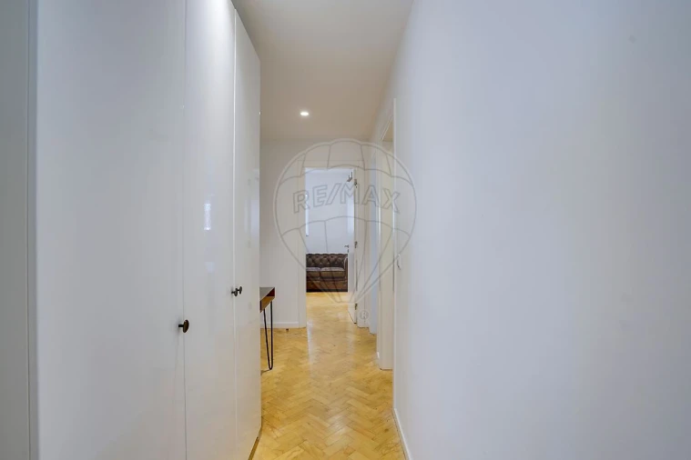 Apartamento T2 para Venda em Santo António Foto 9