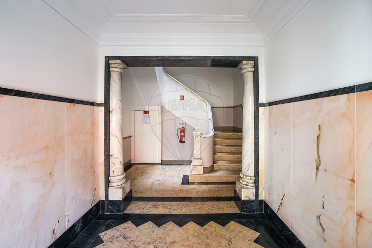 Apartamento T2 para Venda em Santo António Foto 23
