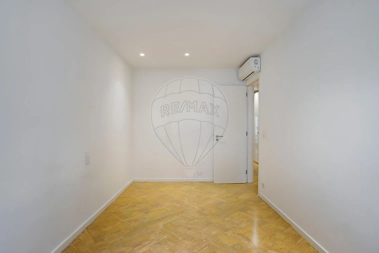 Apartamento T2 para Venda em Santo António Foto 14