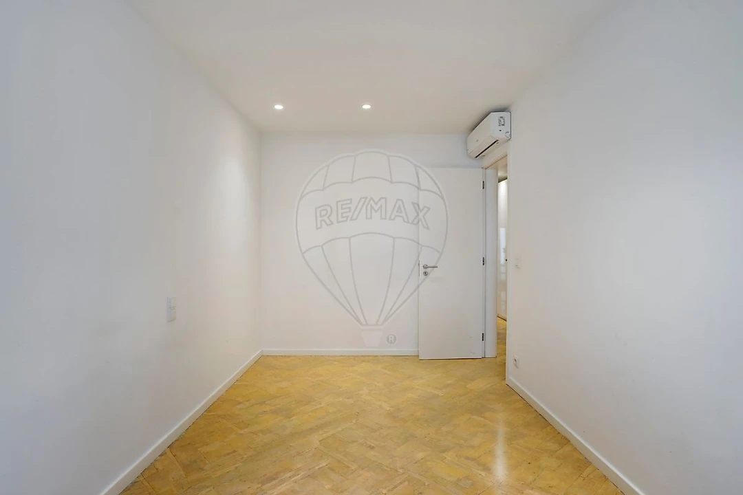 Apartamento T2 para Venda em Santo António Foto 14