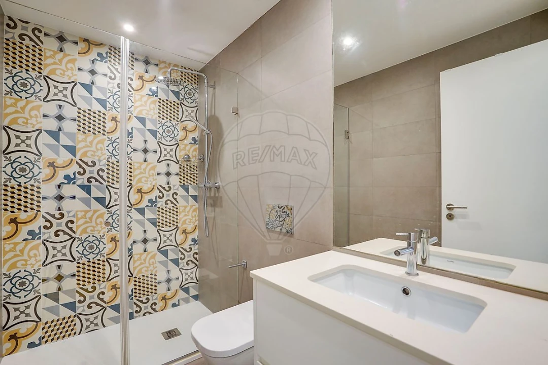 Apartamento T2 para Venda em Santo António Foto 10
