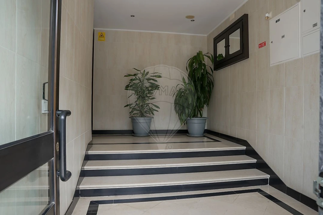 Apartamento T3 para Venda em Rio de Mouro Foto 35