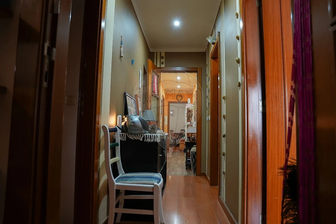 Apartamento T3 para Venda em Rio de Mouro Foto 2