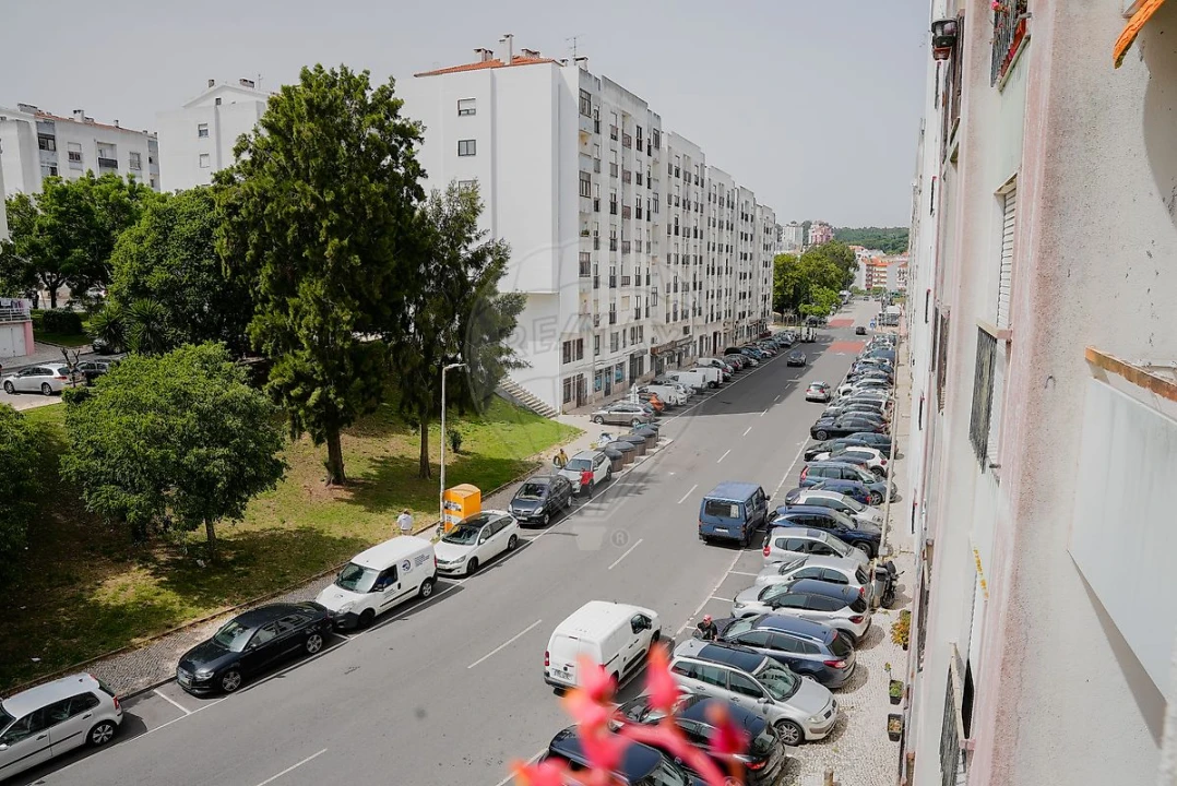Apartamento T3 para Venda em Rio de Mouro Foto 9