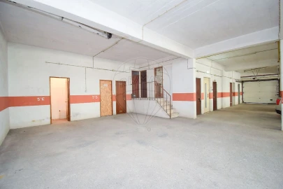 Apartamento T2 para Arrendamento em Águas Livres