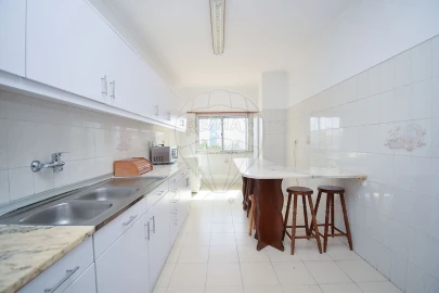 Apartamento T2 para Arrendamento em Águas Livres