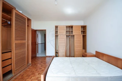 Apartamento T2 para Arrendamento em Águas Livres