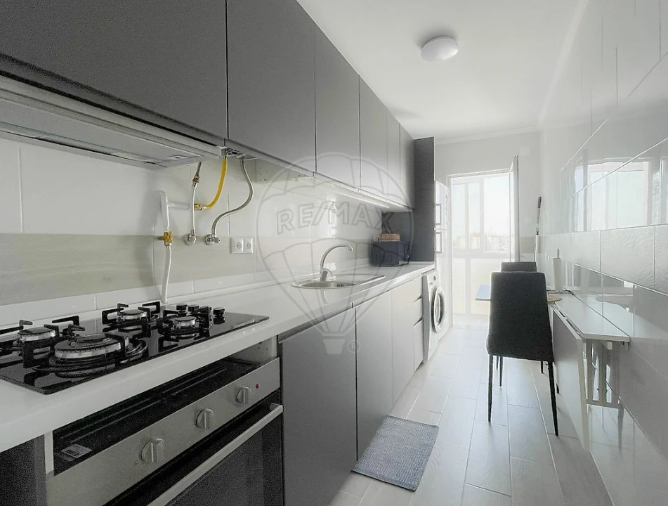 Apartamento T3 para Venda em Laranjeiro e Feijó Foto 2