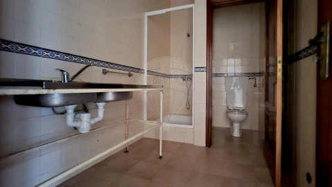 Negócio para Arrendamento em Azueira e Sobral da Abelheira