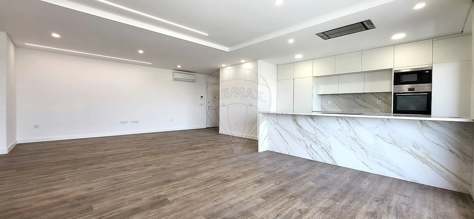 Apartamento T2 para Venda em Pontinha e Famões Foto 12