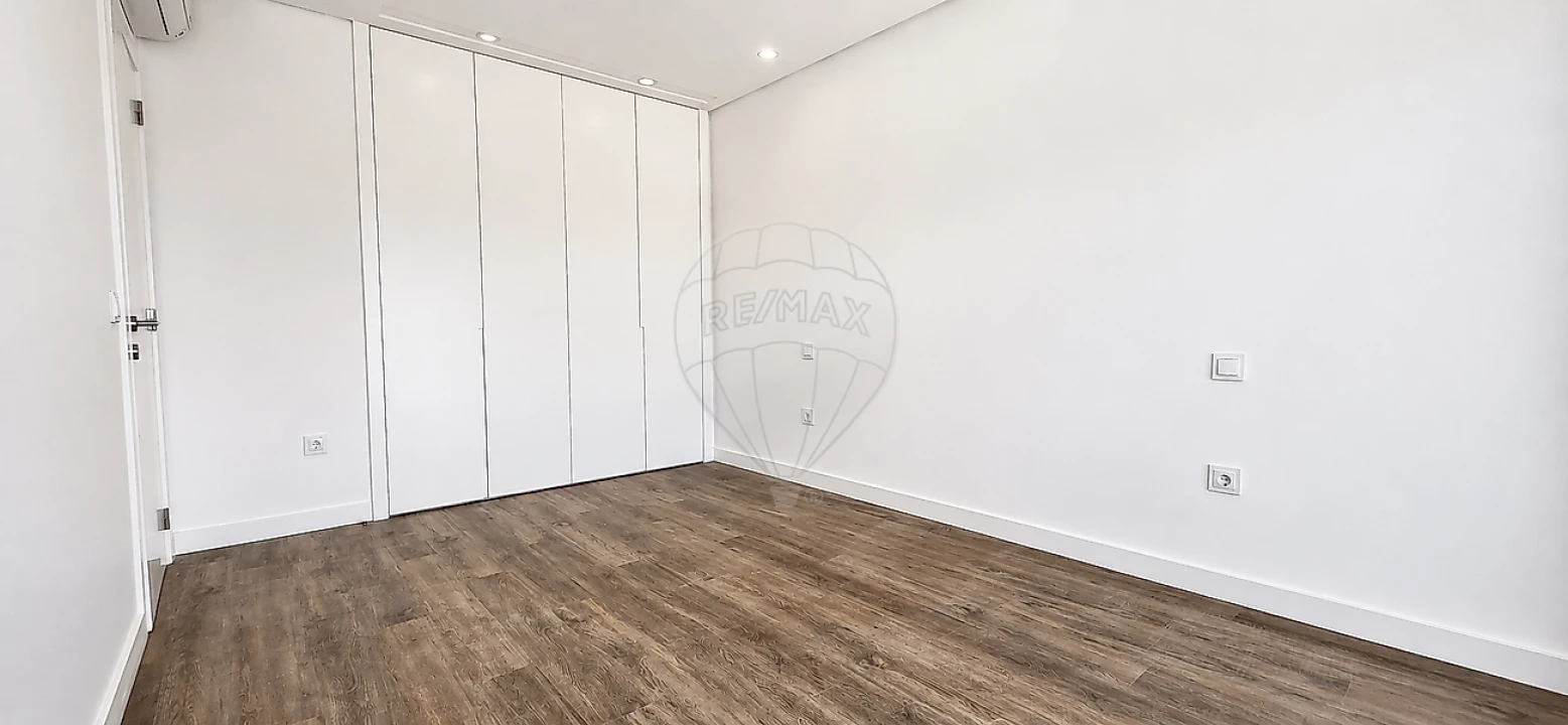 Apartamento T2 para Venda em Odivelas Foto 9