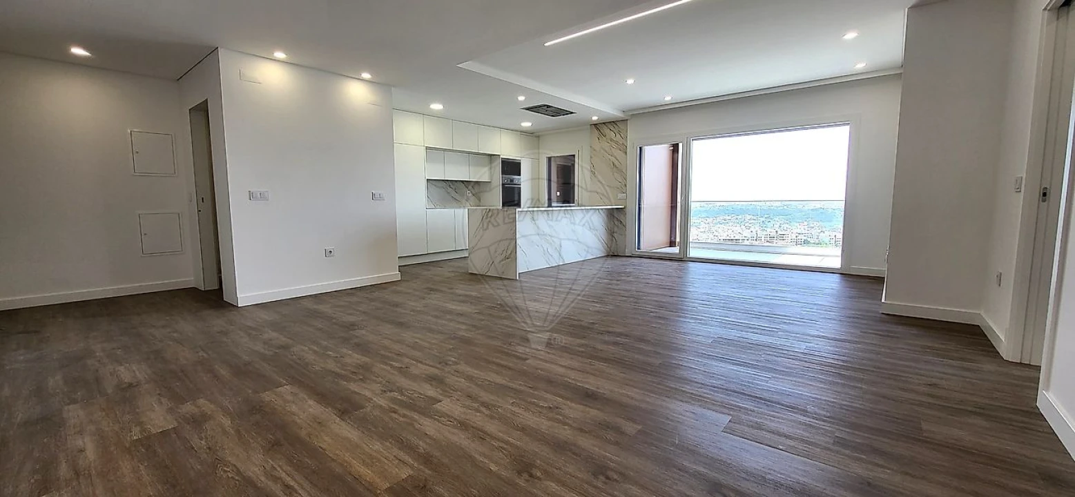 Apartamento T2 para Venda em Pontinha e Famões Foto 10