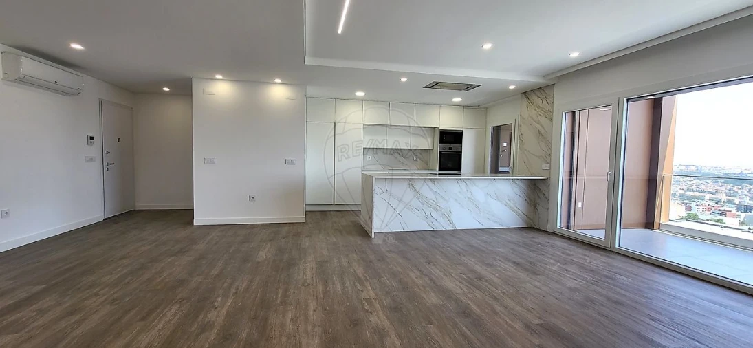 Apartamento T2 para Venda em Pontinha e Famões Foto 14