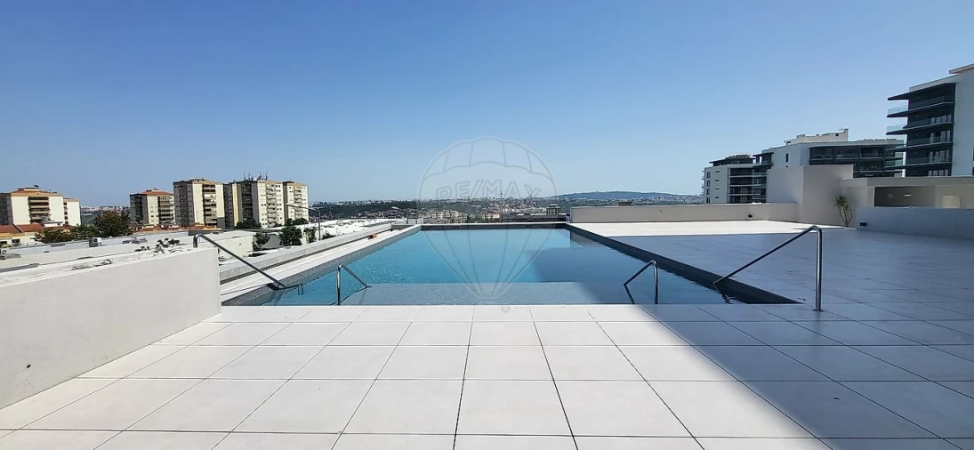 Apartamento T2 para Venda em Pontinha e Famões Foto 3