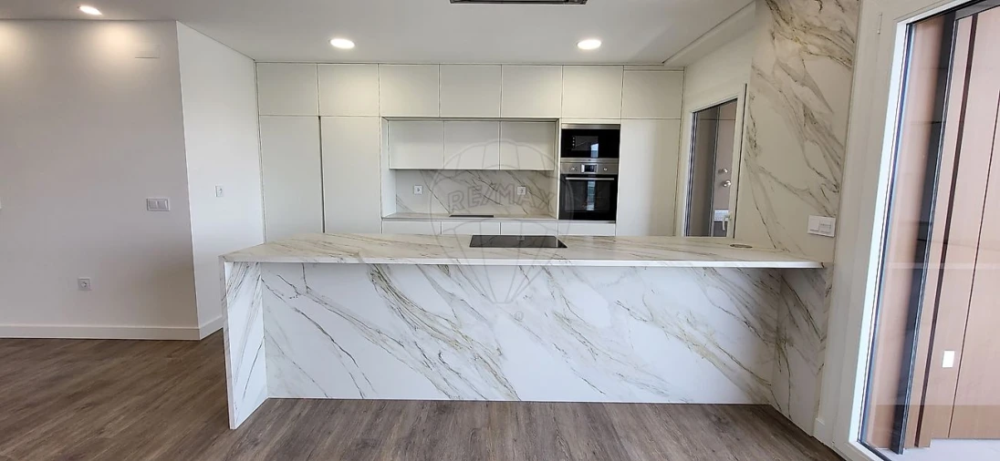Apartamento T2 para Venda em Pontinha e Famões Foto 2