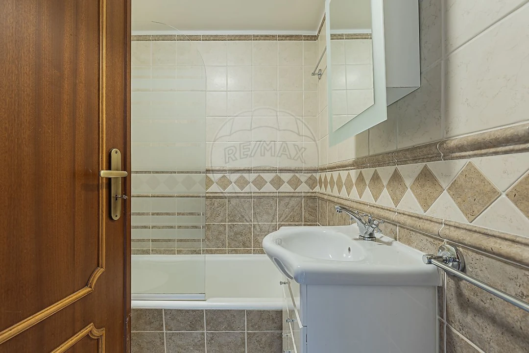 Apartamento T4 para Arrendamento em São Domingos de Benfica Foto 10