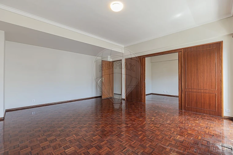 Apartamento T4 para Arrendamento em São Domingos de Benfica Foto 14