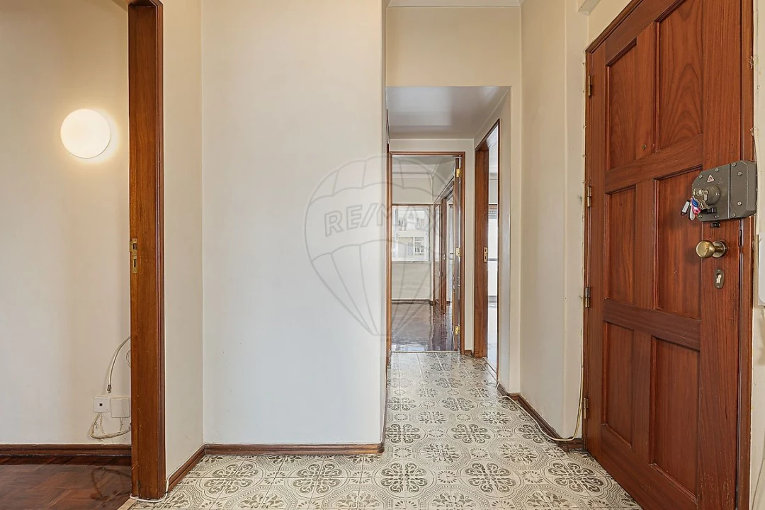 Apartamento T4 para Arrendamento em São Domingos de Benfica Foto 1