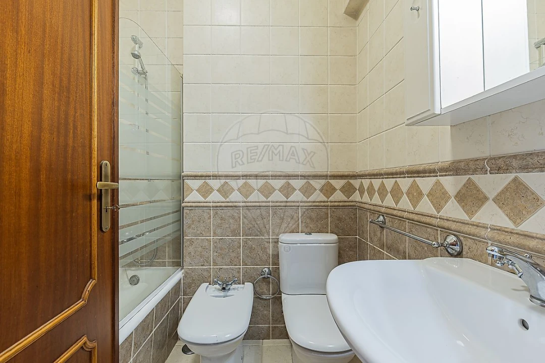 Apartamento T4 para Arrendamento em São Domingos de Benfica Foto 20
