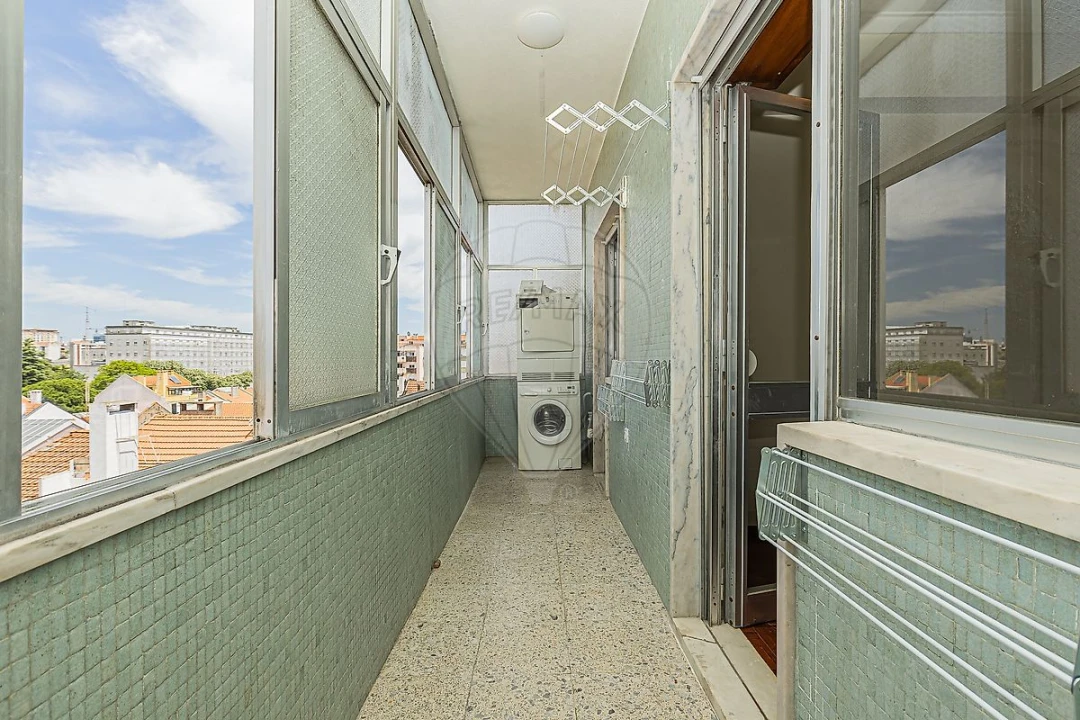 Apartamento T4 para Arrendamento em São Domingos de Benfica Foto 3