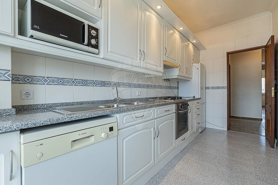 Apartamento T4 para Arrendamento em São Domingos de Benfica Foto 7