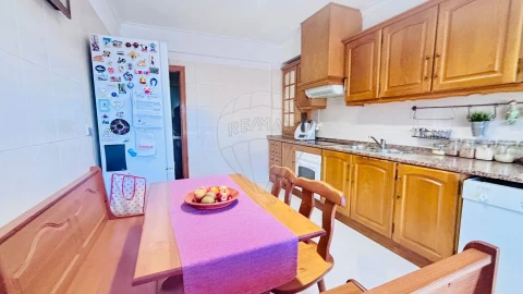 Apartamento T2 para Venda em Massamá e Monte Abraão