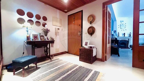 Apartamento T2 para Venda em Massamá e Monte Abraão