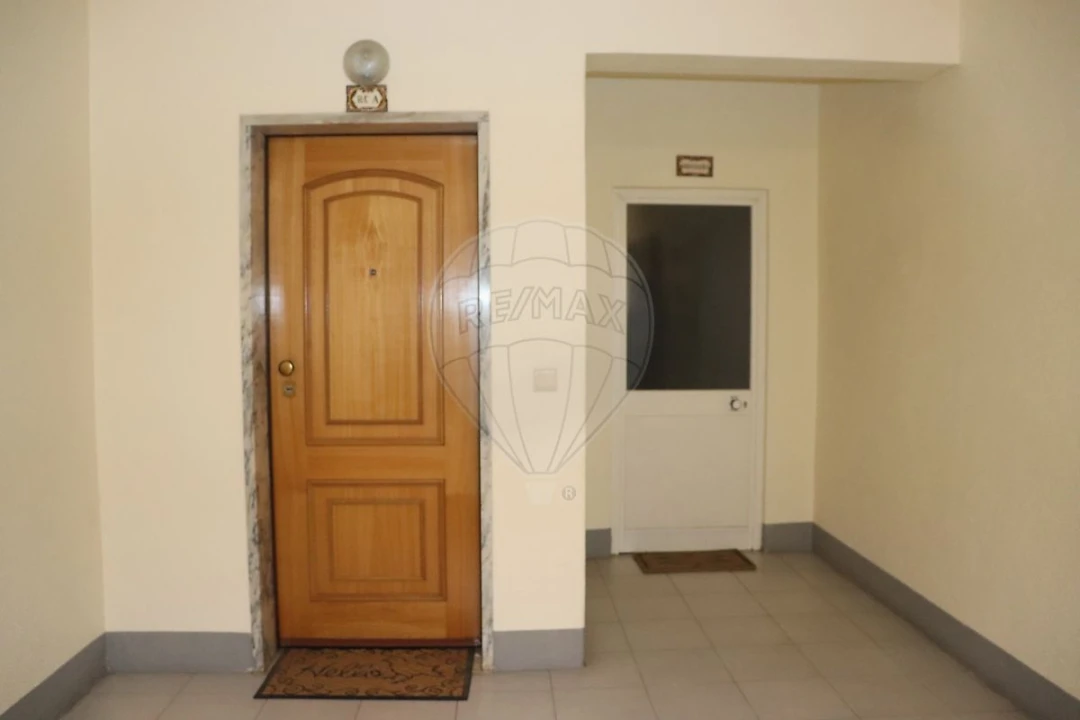Apartamento T2 para Venda em Massamá e Monte Abraão Foto 17