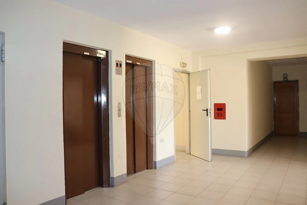 Apartamento T2 para Venda em Massamá e Monte Abraão Foto 18