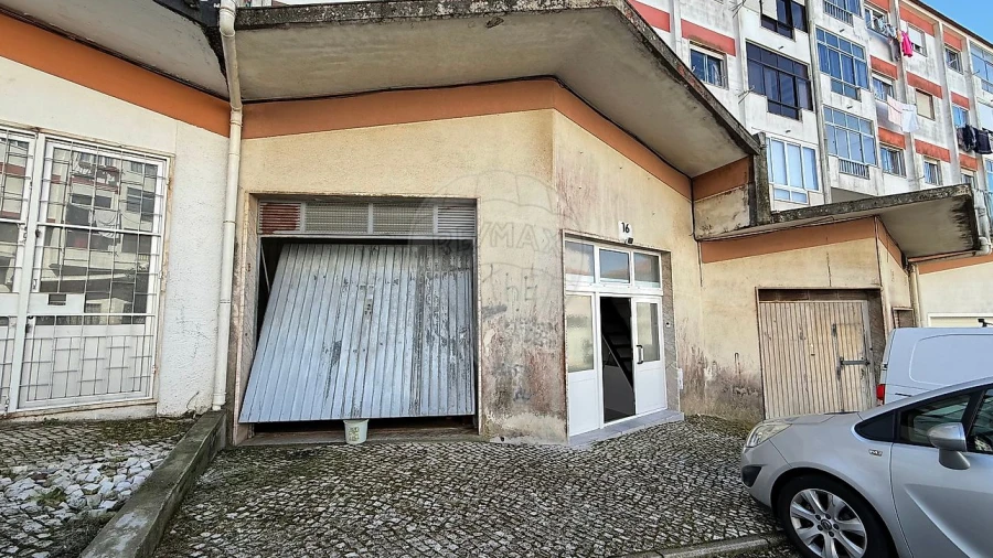 Garagem para Venda em Agualva e Mira-Sintra