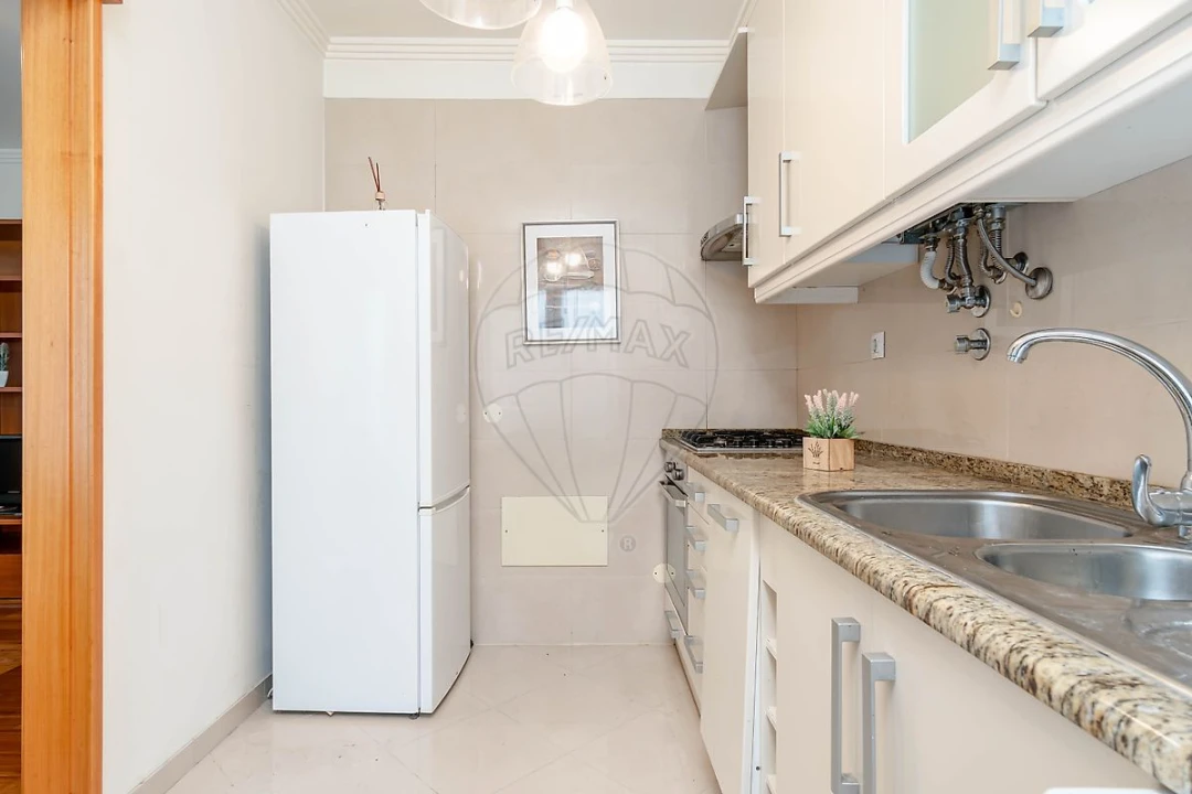 Apartamento T1 para Venda em Caparica e Trafaria Foto 14