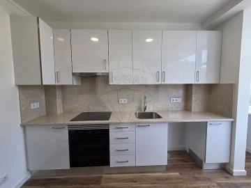 Apartamento T3 para Arrendamento em Algueirão-Mem Martins