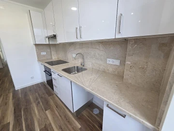 Apartamento T3 para Arrendamento em Algueirão-Mem Martins