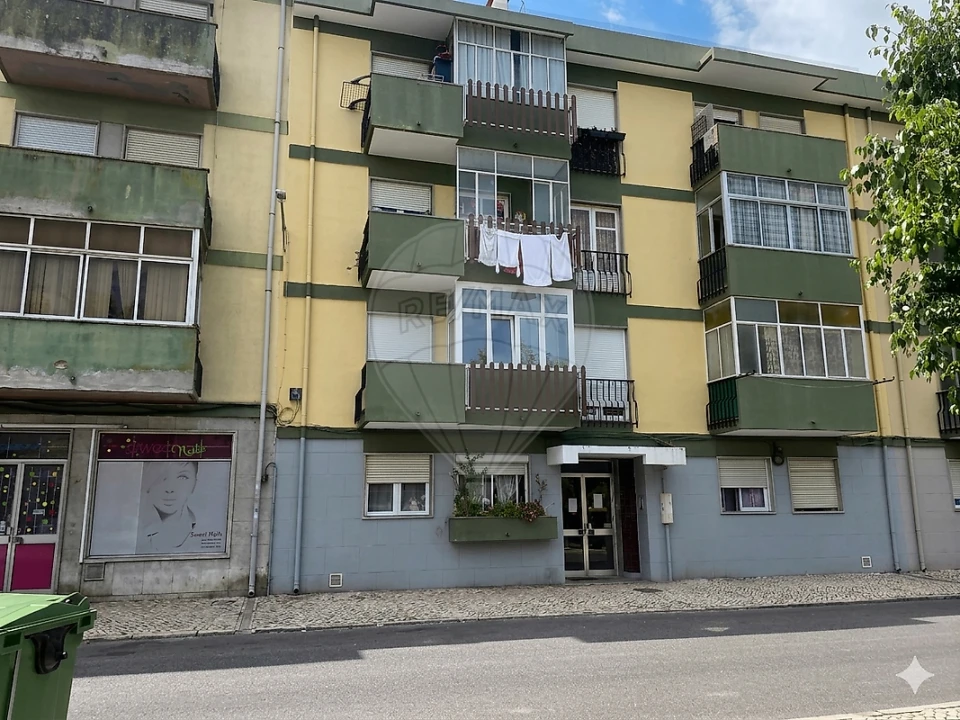 Apartamento T3 para Arrendamento em Algueirão-Mem Martins Foto 3