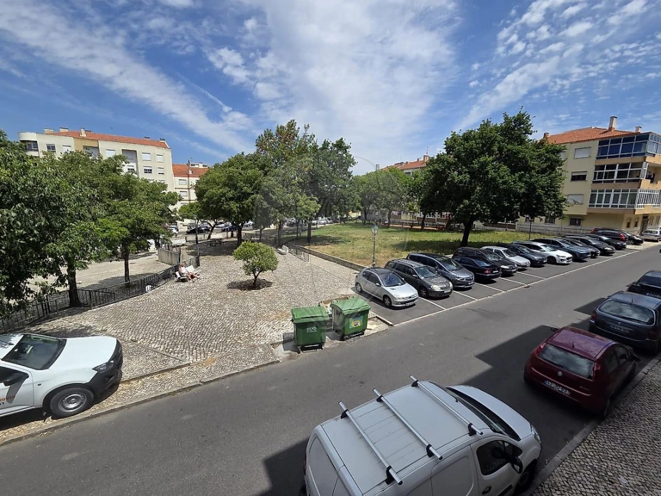 Apartamento T3 para Arrendamento em Algueirão-Mem Martins Foto 22