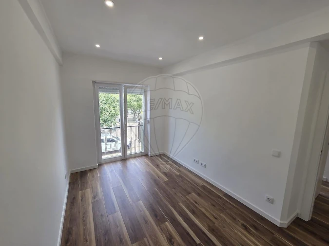 Apartamento T3 para Arrendamento em Algueirão-Mem Martins Foto 24