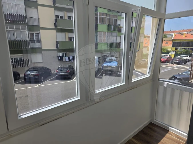 Apartamento T3 para Arrendamento em Algueirão-Mem Martins Foto 5