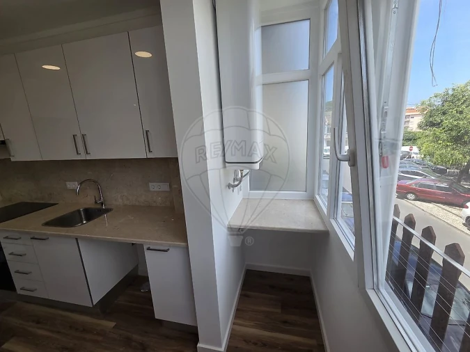 Apartamento T3 para Arrendamento em Algueirão-Mem Martins Foto 16